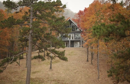 Mena Cabin | Lakeside | Hot Tub | Kayaks | Fishing