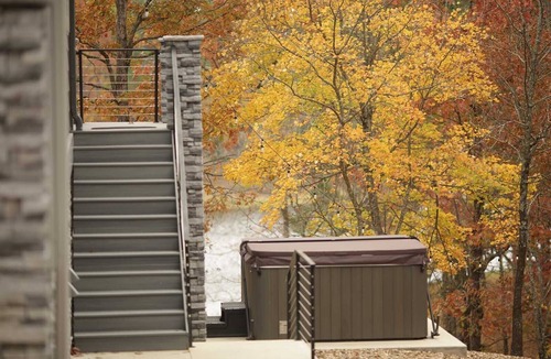 Mena Cabin | Lakeside | Hot Tub | Kayaks | Fishing