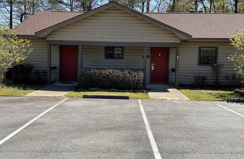 Arkadelphia Cabin | Lakeview- 2 Bedroom, 2 Bath Cottage with deck & hot tub