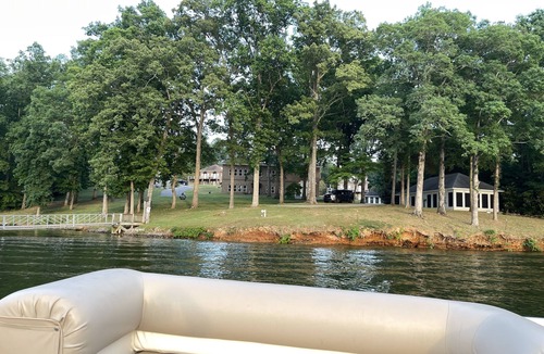 Winchester House | Lakeview Retreat, Covered Boat Slip, Swim Ladder, Sleeps 12