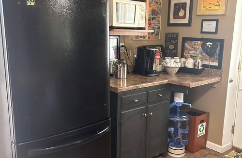 Maryville Cottage | “LaLa’s Place”Cozy, conveniently located country cottage, pets, carport,fire pit