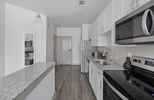 Hurwood Heights Apartment | Landing | Amazing 1BD, Gym, Pool
