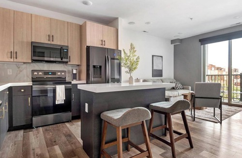 DeBaliviere Place Apartment | Landing | Amazing 1BD, Gym, Yoga Studio