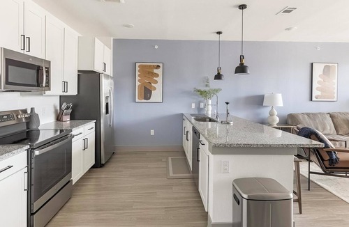 Weston Apartment | Landing | Amazing 1BD, Gym, Clubhouse