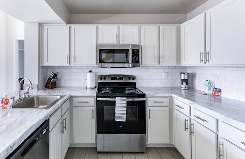 Yukon Apartment | Landing | Amazing 2BD, Clubhouse, Gym