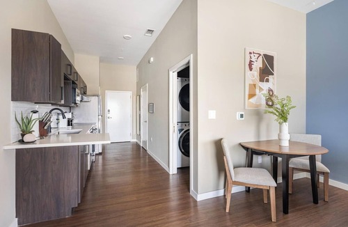 Springfield Apartment | Landing | Amazing Studio, Gym, Pool