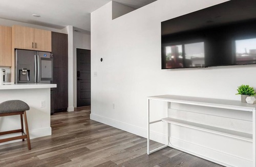 DeBaliviere Place Apartment | Landing | Beautiful 1BD, Gym, Yoga Studio