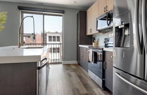 DeBaliviere Place Apartment | Landing | Beautiful 1BD, Gym, Yoga Studio