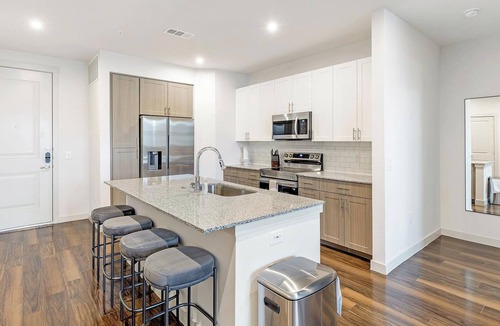 Fate Apartment | Landing | Beautiful 2BD, Clubhouse, Pool