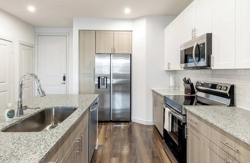 Fate Apartment | Landing | Beautiful 2BD, Clubhouse, Pool