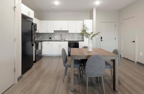 Pinch District Apartment | Landing | Beautiful 2BD, Gym, Yoga Studio