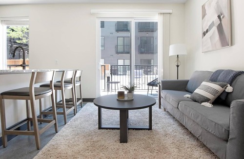 Downtown St. Louis Apartment | Landing | Chic 1BD, Gym, Courtyard