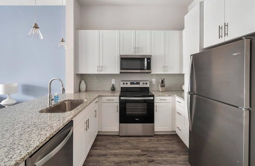 Hurwood Heights Apartment | Landing | Chic 1BD, Pool, Gym