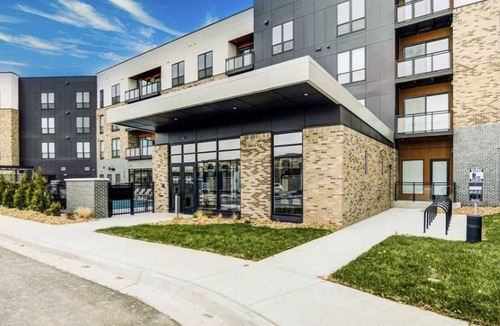 North Kansas City Apartment | Landing | Chic 2BD, Gym, Courtyard