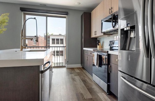 DeBaliviere Place Apartment | Landing Modern 1BD Gym Yoga Studio