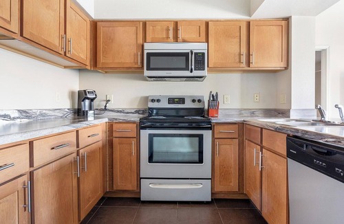 Jenks Apartment | Landing | Modern 2BD, Pool, Courtyard