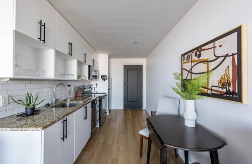 Financial District Apartment | Landing | Modern Studio, Pool, Gym