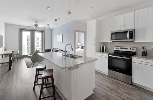 Hurwood Heights Apartment | Landing | Spectacular 2BD, Gym, Pool