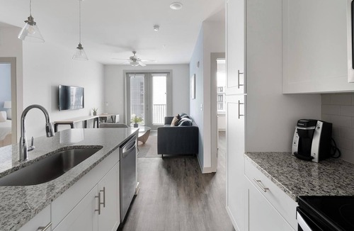 Hurwood Heights Apartment | Landing | Spectacular 2BD, Gym, Pool