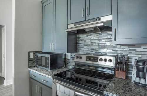 Nassau Bay Apartment | Landing | Spectacular 2BD, Pool, Clubhouse
