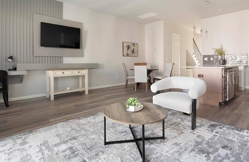 Tulsa Apartment | Landing | Spectacular 3BD, Pool, Gym