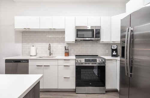 Downtown Kansas City Apartment | Landing | Spectacular 2BD, Gym, Yoga Studio