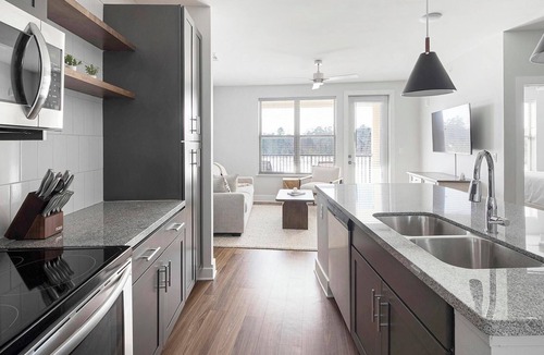 Ferndale Apartment | Landing | Spectacular 1BD, Yoga Studio, Pool