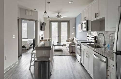 Hurwood Heights Apartment | Landing | Stunning 1BD, Pool, Gym