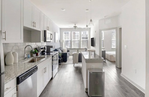 Hurwood Heights Apartment | Landing | Stunning 1BD, Gym, Pool