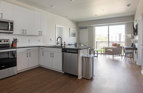 North Kansas City Apartment | Landing | Stunning 2BD, Pool, Courtyard
