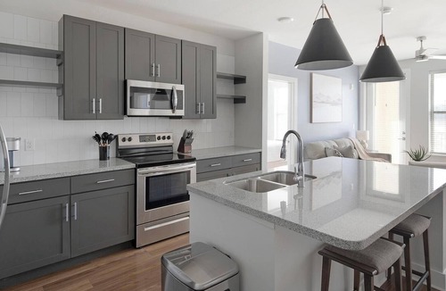 Ferndale Apartment | Landing | Stunning 2BD, Pool, Yoga Studio