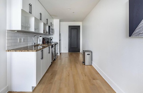 Financial District Apartment | Landing | Stunning Studio, Gym, Game Room