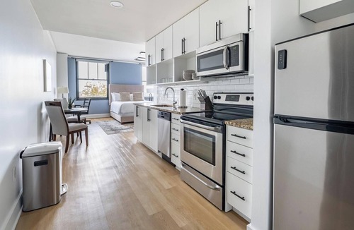 Financial District Apartment | Landing | Stunning Studio, Gym, Game Room