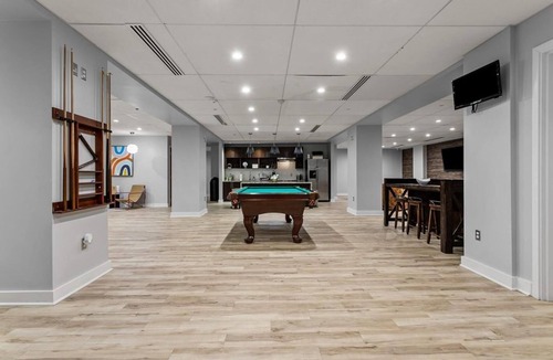 Financial District Apartment | Landing | Stunning Studio, Gym, Game Room