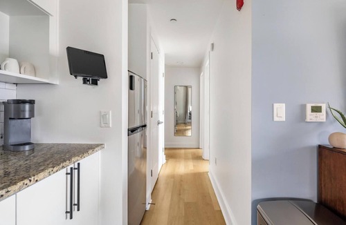 Financial District Apartment | Landing | Stylish 2BD, Gym, Pool