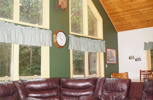 Friendship House | Large Cabin with WiFi. Great Location: near Castle Rock + WI Dells