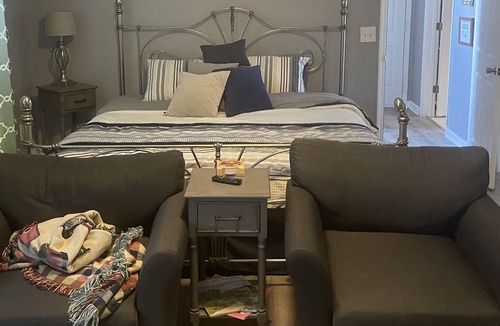 Bellevue House | Large private room and private bathroom enter through our front door quite clean