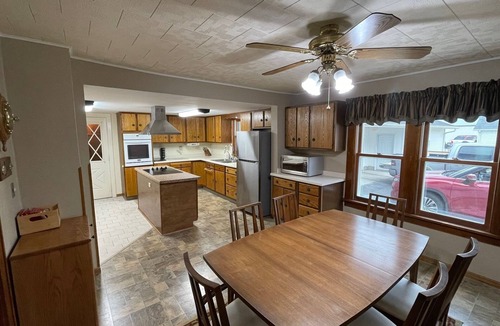 Genoa House | Large property close to the Mississippi River. Sleeps up to 12. Pet Friendly.