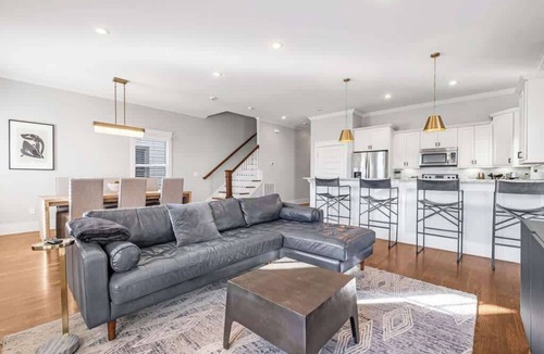 The Nations House | Large Yard | 10 min to Broadway | Pets Welcome