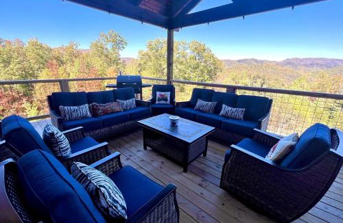 Walland House | Lazy Bear Lodge (5-Bedroom Cabin) with Pool and Mountain in Walland, Tennessee