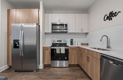 The Gulch Apartment | Light-filled retreat near broadway & pool
