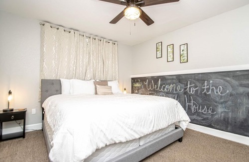 Capital View House | Lil 'Rock House!