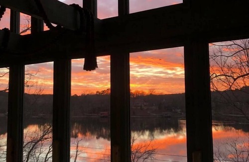 Piney Cabin | Little A-frame, Big porch on Lake Hamilton, Boat Dock, Deck, Fire pit, Kayaks