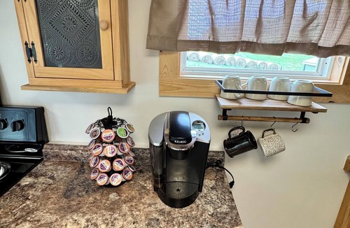 New London Other | Little House on the Hill - Family and Pet Friendly Serene Farmhouse