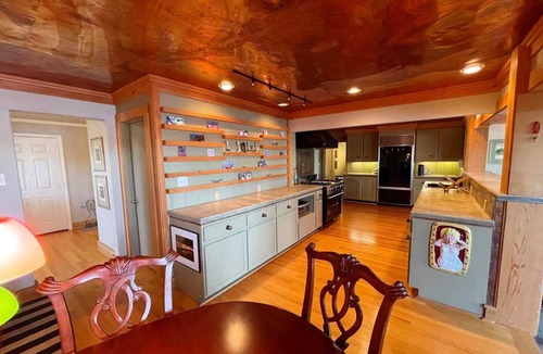 Lakeland House | Live Like a Local in Lake House 10mins to Oaklawn
