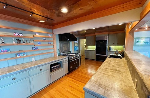 Lakeland House | Live Like a Local in Lake House 10mins to Oaklawn