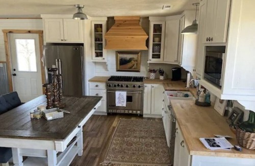 Van Buren Cabin | Located on the banks of the Current River - Current River Getaway - Sleeps 6