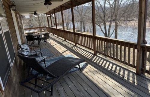 Van Buren Cabin | Located on the banks of the Current River - Current River Getaway - Sleeps 6