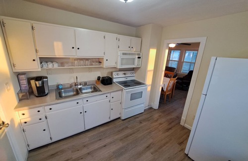 Dubuque House | Location! Walking distance to colleges and hospitals