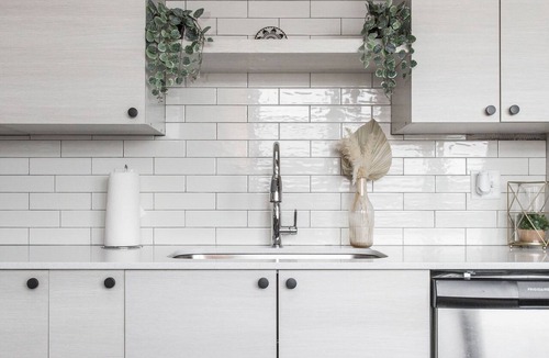 Kansas City Apartment | Loft in the Rivermarket District! Rooftop access and DT KC views. Walk to City Market, local coffee shops, restaurants, shops or hop on the free streetcar just steps away. Minutes from P&L, T-Mobile, Crossroads, Plaza. 10 min drive to stadiums.